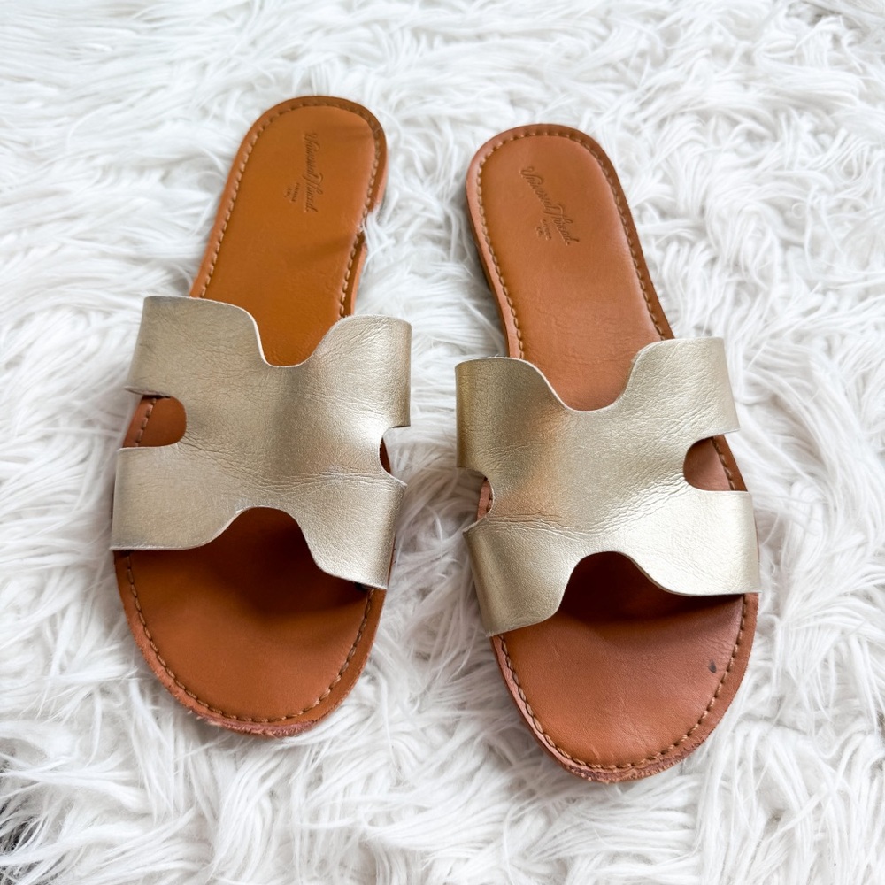 Universal Thread Gold Cutout Slide Sandals Size 8